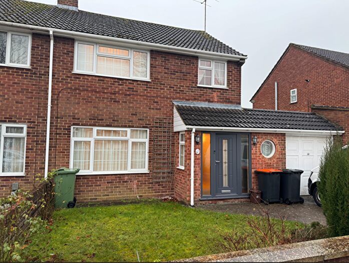 3 Bedroom Semi Detached House To Rent In Katherine Drive, Dunstable, Bedfordshire, LU5