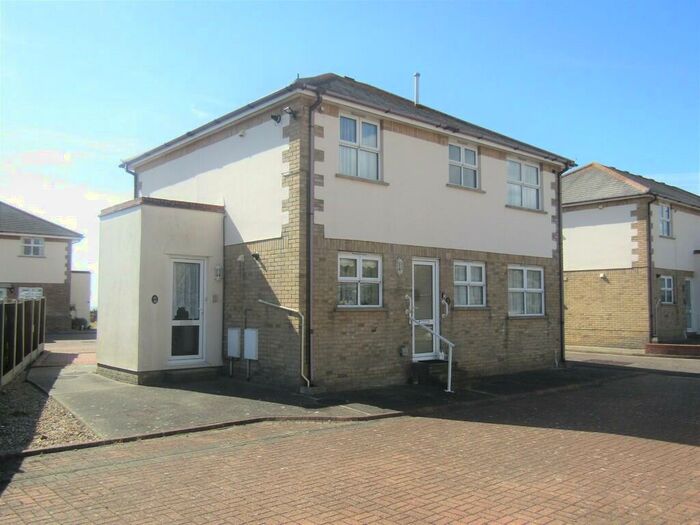 2 Bedroom Flat To Rent In Seaview Heights, Walton On The Naze, CO14