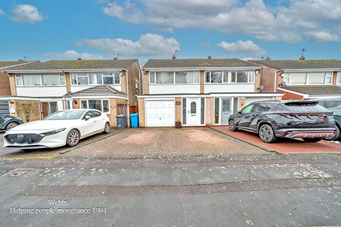 3 Bedroom Semi Detached House For Sale In Westbourne Avenue, Cheslyn Hay, Walsall, WS6