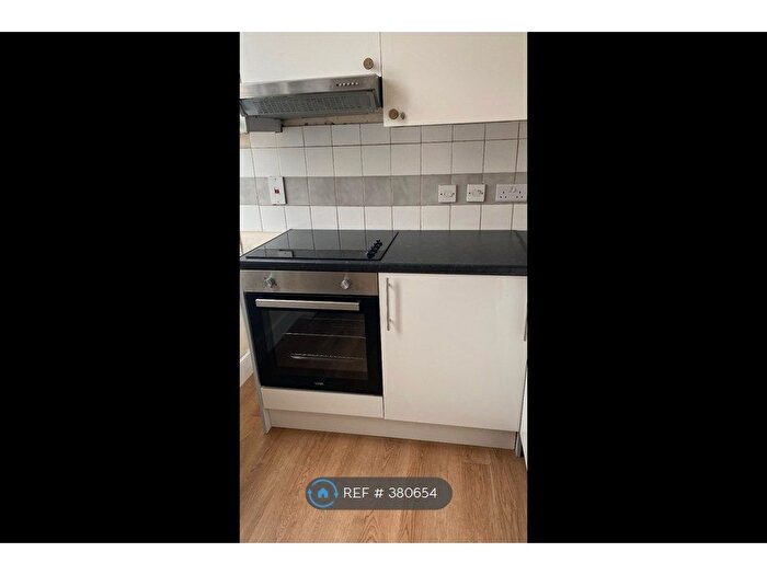 1 Bedroom Flat To Rent In Friern Barnet Road, London, N11