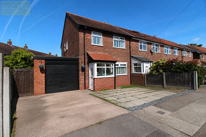3 Bedroom End Of Terrace House For Sale In Lytham Road, Flixton, M41
