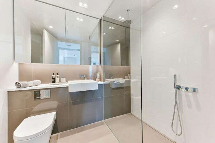 2 Bedroom Apartment To Rent In Newfoundland Place, London, E14