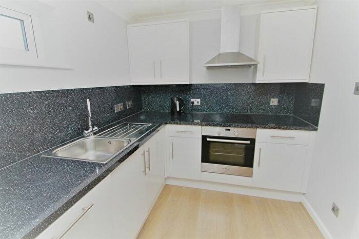 1 Bedroom Flat To Rent In Queen Alexandra Road, High Wycombe, HP11