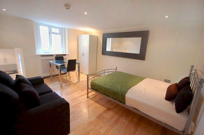 Studio To Rent In Belgrave Road, London, SW1V