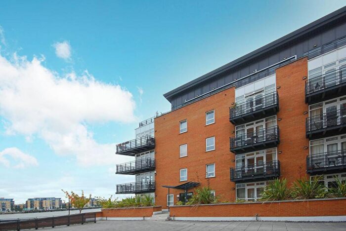 2 Bedroom Flat To Rent In Langbourne Place, Isle Of Dogs, London, E14