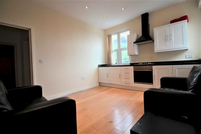 2 Bedroom Apartment To Rent In Elmfield Avenue, Victoria Park Leicester, LE2