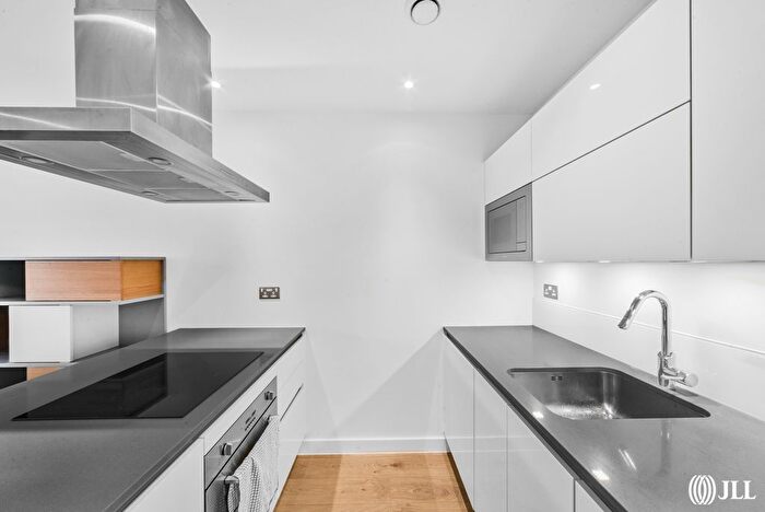 1 Bedroom Flat To Rent In Waterman House, London, E15