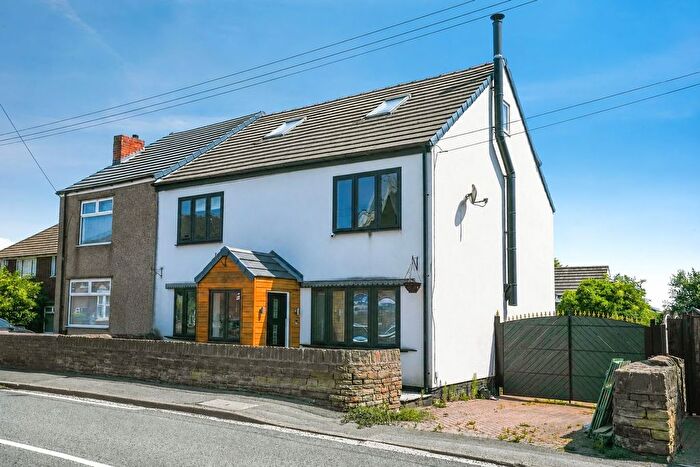 4 Bedroom Semi-Detached House For Sale In Manor Road, Brimington, Chesterfield, S43
