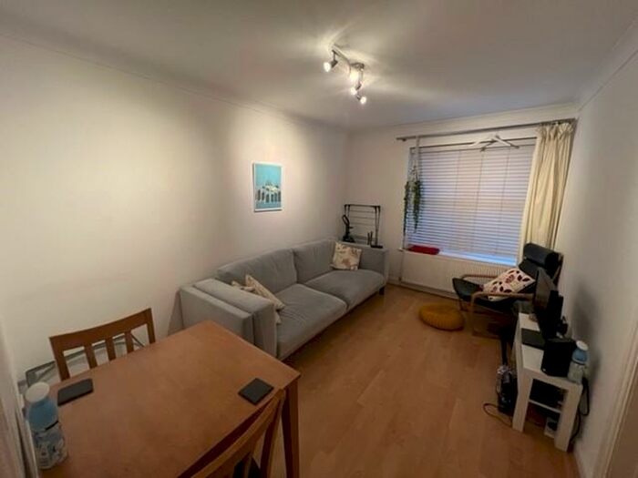 2 Bedroom Apartment To Rent In Llandaff Road, Cardiff, CF11
