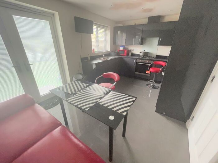 1 Bedroom Detached House To Rent In South Parkway, Seacroft, LS14