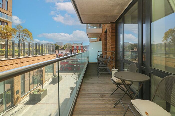 2 Bedroom Flat To Rent In Naval House, Woolwich, SE18