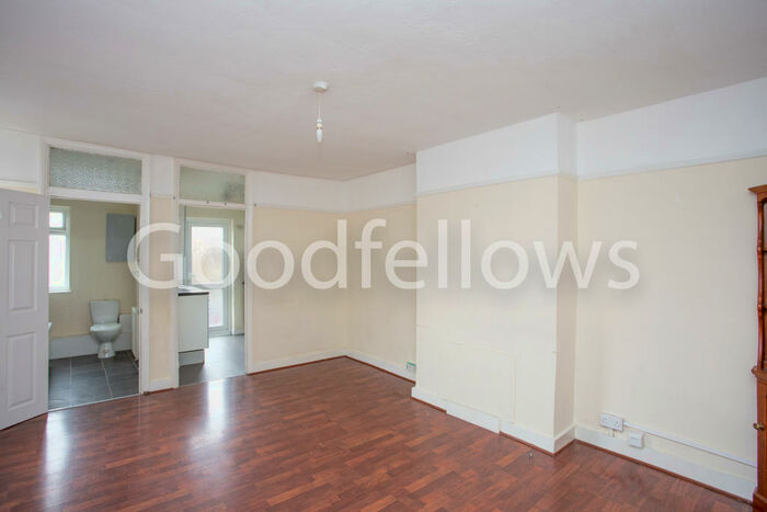 2 Bedroom Maisonette To Rent In Edmund Road, Mitcham, Surrey, CR4