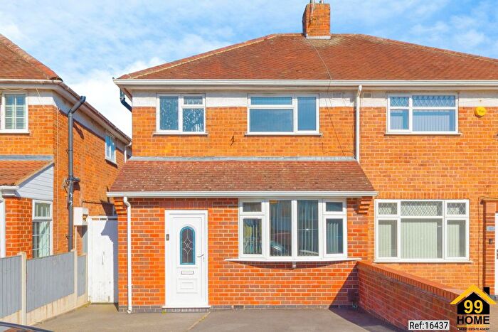 3 Bedroom Semi Detached House For Sale In The Parkway, Leicester, Leicestershire, LE5