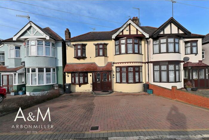 4 Bedroom Semi-Detached House To Rent In Stoneleigh Road, Clayhall, IG5