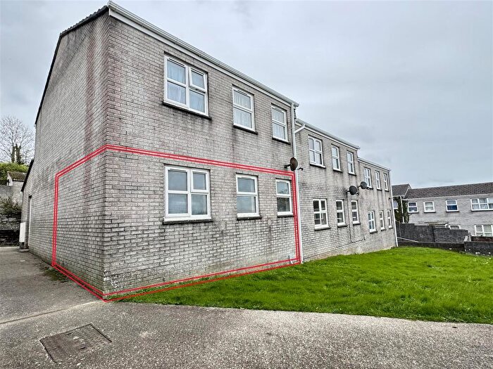 1 Bedroom Flat For Sale In Thornpark Road, St. Austell, PL25