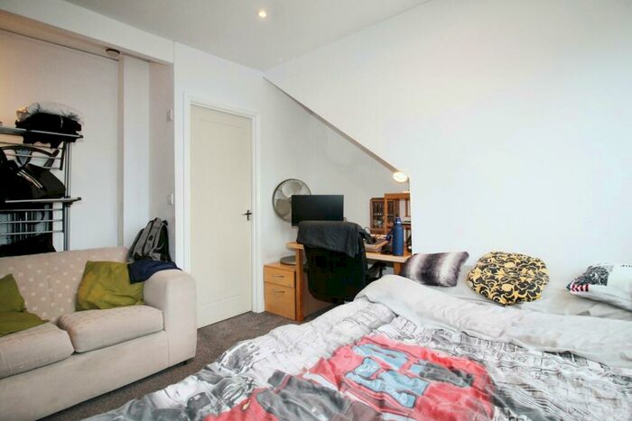 1 Bedroom Terraced House To Rent In St. Anns Avenue, Burley, Leeds, LS4