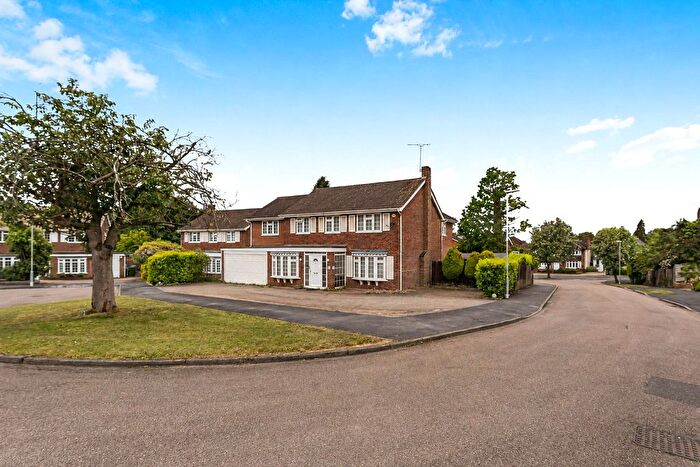 5 Bedroom Detached House For Sale In Blackley Close, Watford, Hertfordshire, WD17