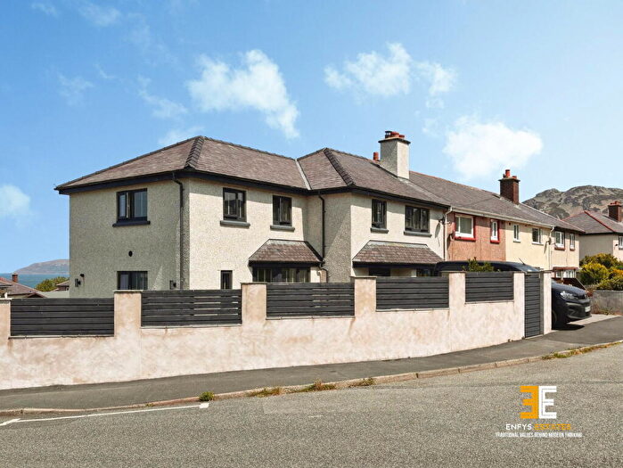 4 Bedroom Semi-Detached House For Sale In Maes Y Llan, DwygyfylcHI, LL34