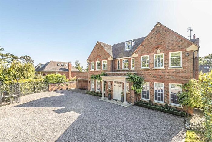 6 Bedroom Detached House To Rent In Camlet Way, Barnet, EN4