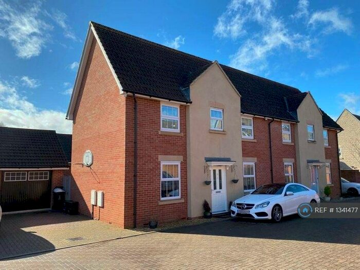 3 Bedroom Semi-Detached House To Rent In Hull Road, Swindon, SN2