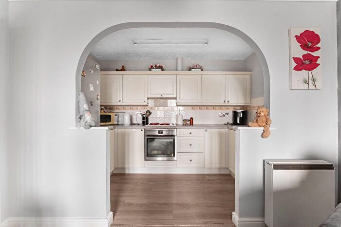 1 Bedroom Flat For Sale In Corinthian Court, Alcester, B49