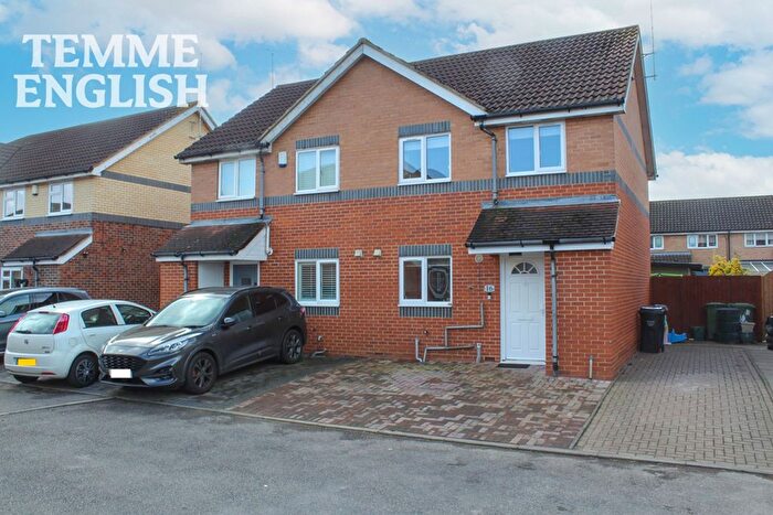 2 Bedroom Semi Detached House For Sale In Scott Drive, Wickford, SS12