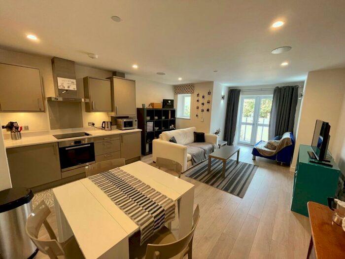 1 Bedroom Apartment To Rent In Brunswick Park Road, London, N11