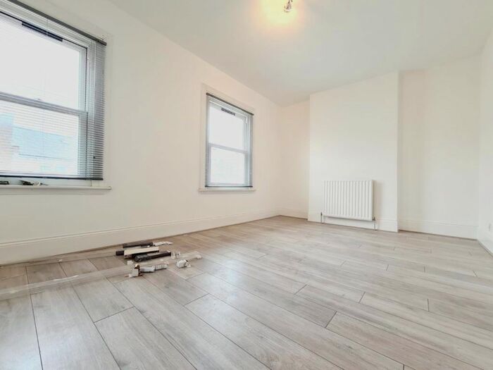 3 Bedroom Detached House To Rent In Hornsey Park Road, London, N8