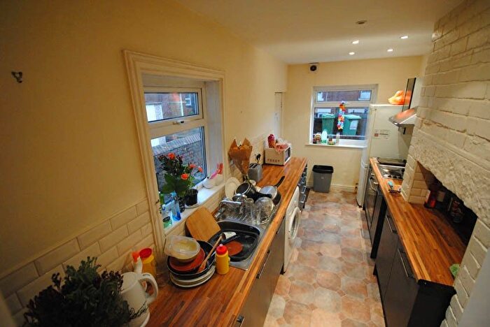 5 Bedroom Semi-Detached House To Rent In Stanmore Street, Leeds, LS4