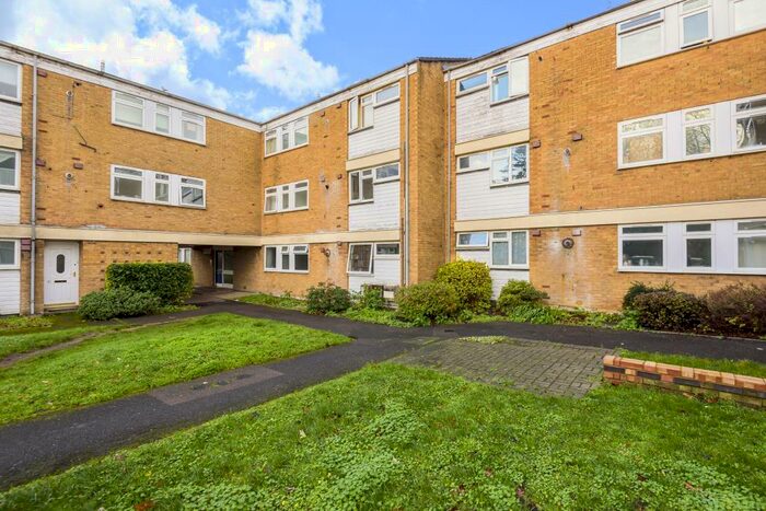 2 Bedroom Apartment To Rent In Cunworth Court, Bracknell, RG12