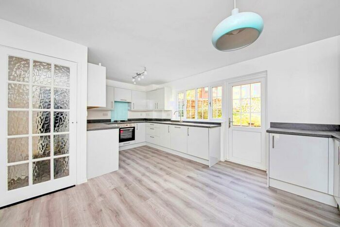3 Bedroom House To Rent In Lords Close, West Dulwich, London, SE21
