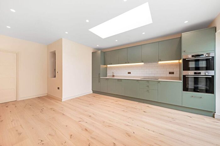 2 Bedroom Flat For Sale In Brixton Hill, SW2
