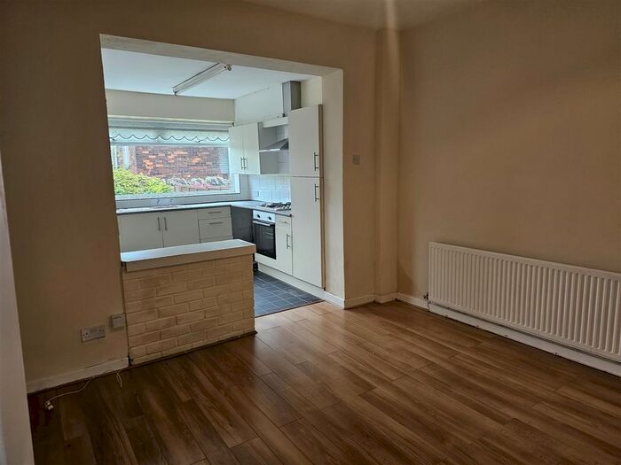 2 Bedroom Property To Rent In Mostyn Street, Stalybridge, SK15