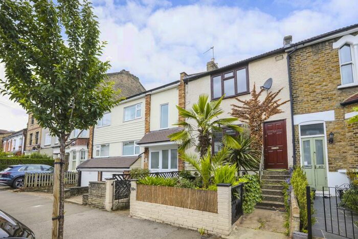 2 Bedroom Maisonette To Rent In Stanley Road, E18