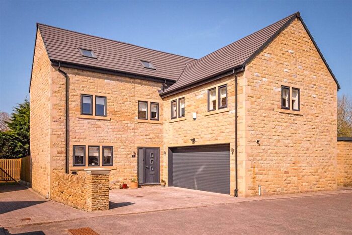 5 Bedroom Detached House For Sale In Howard Court, Norwood Green, HX3