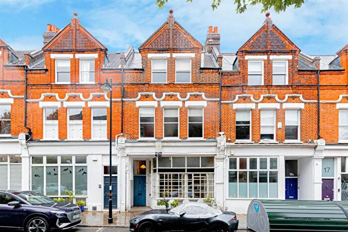 3 Bedroom Maisonette For Sale In Calabria Road, London, N5