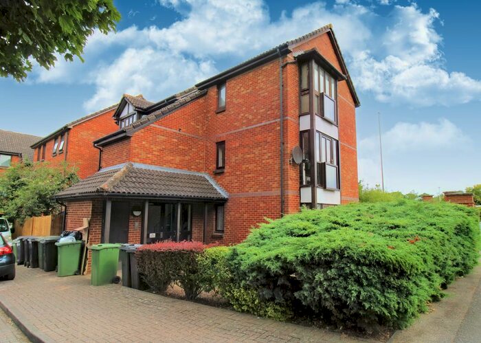 Studio To Rent In Farriers Road, Epsom, KT17