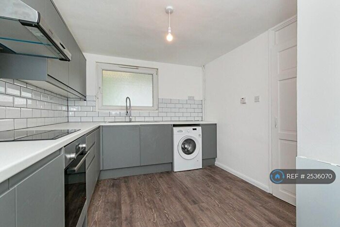 3 Bedroom Flat To Rent In Ashwood House, London, NW4