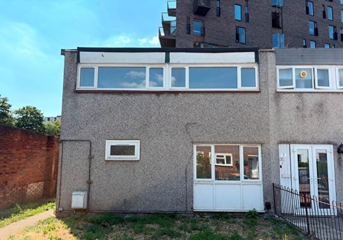 4 Bedroom End Of Terrace House For Sale In Aviary Close, Canning Town, London, E16