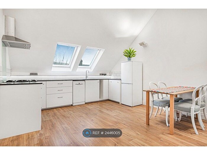 2 Bedroom Flat To Rent In Vicars Moor Lane, London, N21