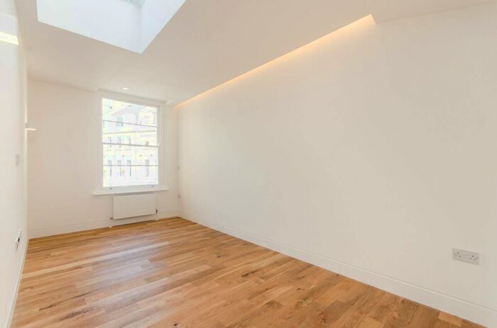2 Bedroom Flat To Rent In Old Brompton Road, South Kensington, London, SW5