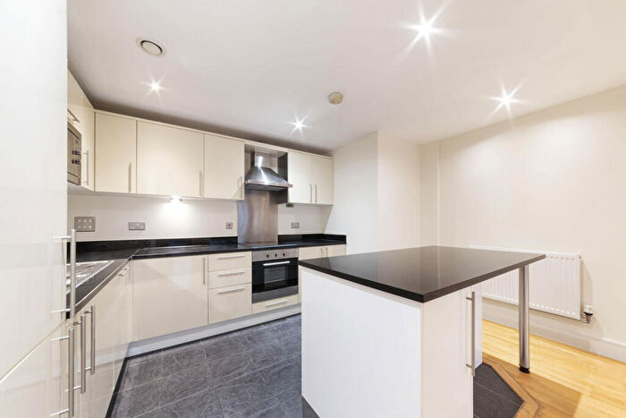3 Bedroom Flat To Rent In Indescon Square, London, E14