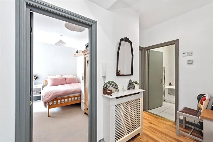 2 Bedroom Apartment To Rent In Greatorex Street, London, E1