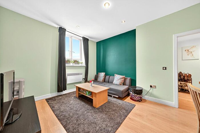 1 Bedroom Apartment For Sale In Romford Road, The Quadrangle House, E15