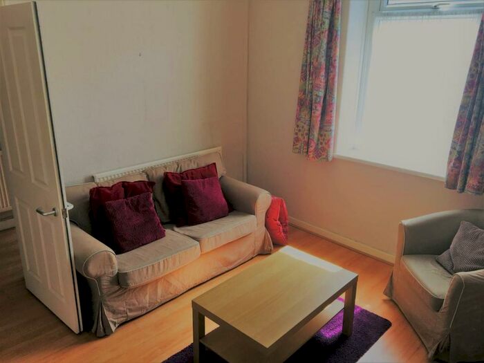 4 Bedroom House To Rent In May Street, CF24