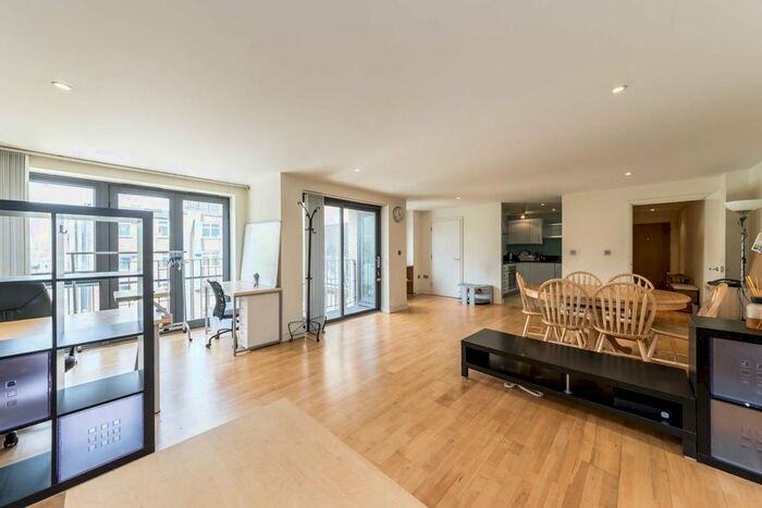 3 Bedroom Flat To Rent In William Road, London, NW1