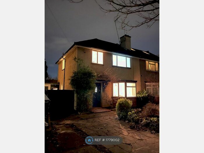 3 Bedroom Semi-Detached House To Rent In Carnarvon Drive, Hayes, UB3