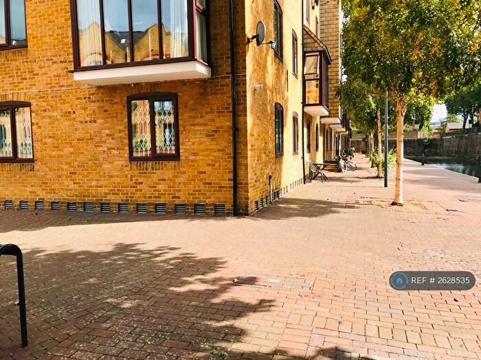 2 Bedroom Flat To Rent In Wapping, London, E1W