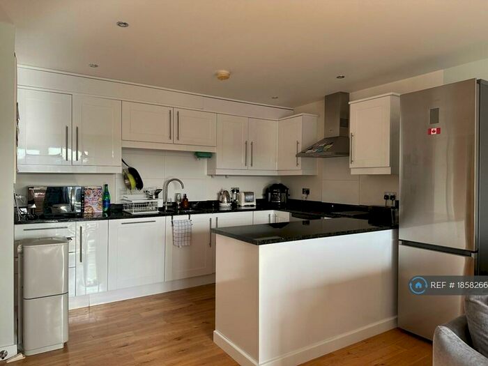 2 Bedroom Flat To Rent In Station Approach, Epsom, KT19