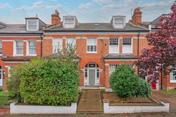 2 Bedroom Property To Rent In Terrapin Road, London, SW17